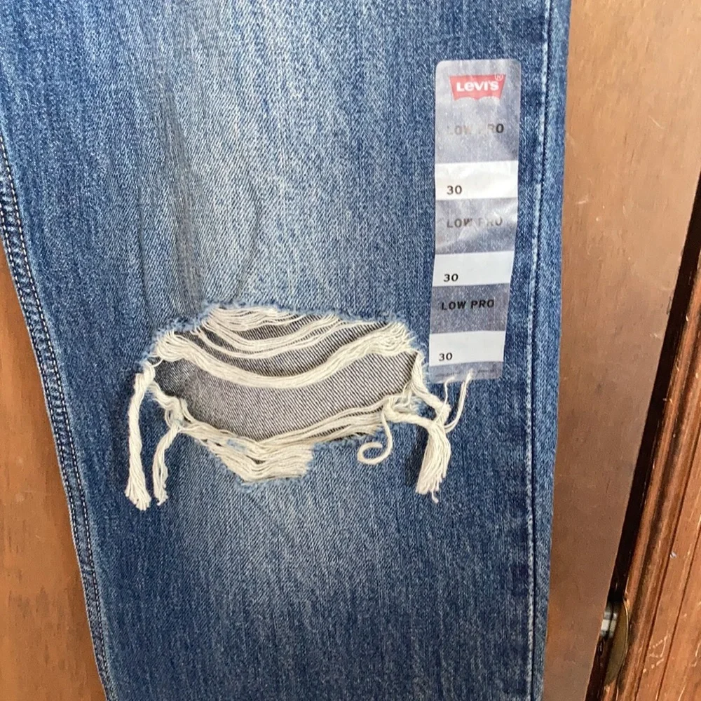 Levi’s low pro straight leg jean cotton midrise distressed denim 30
